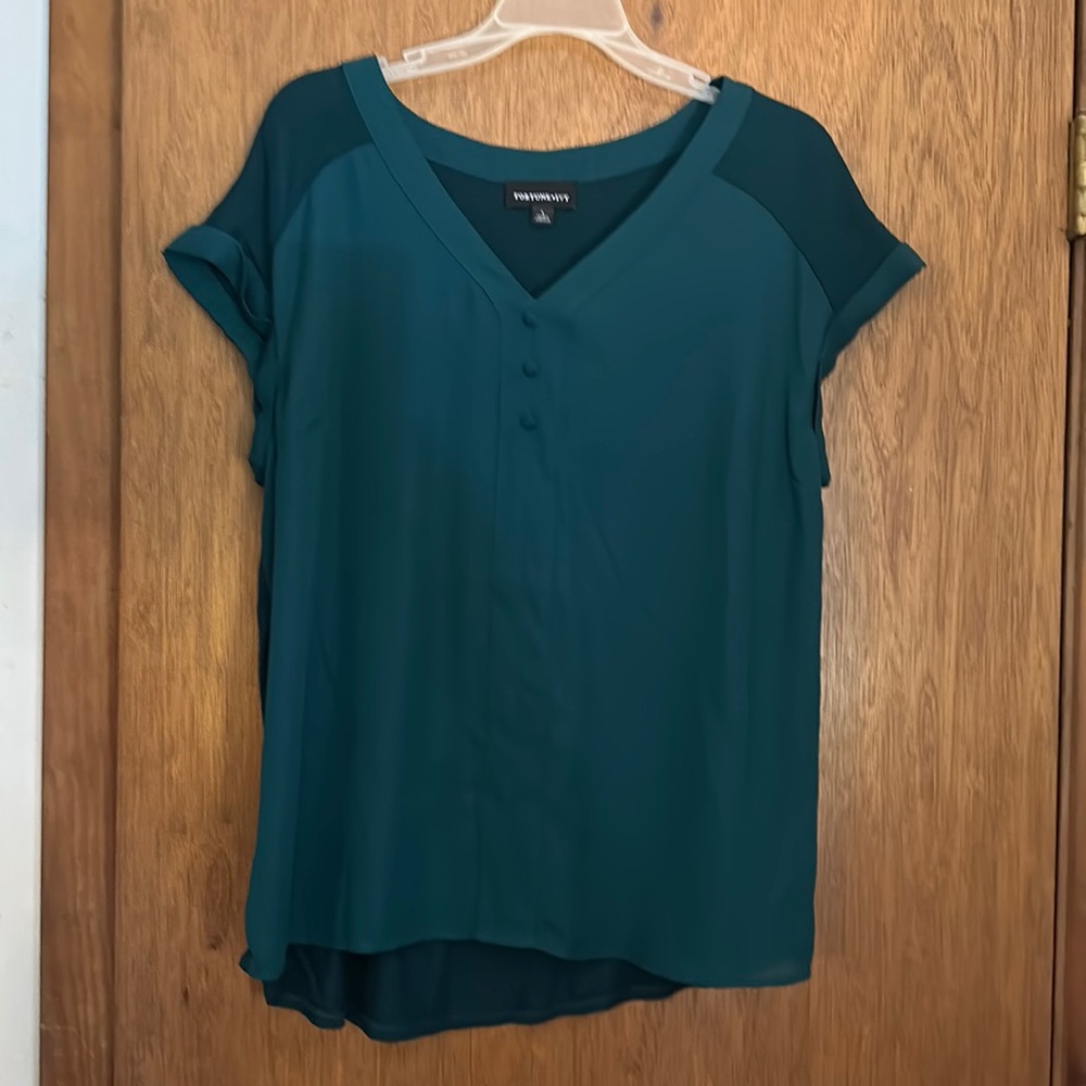 Women’s L dark green casual/dressy blouse